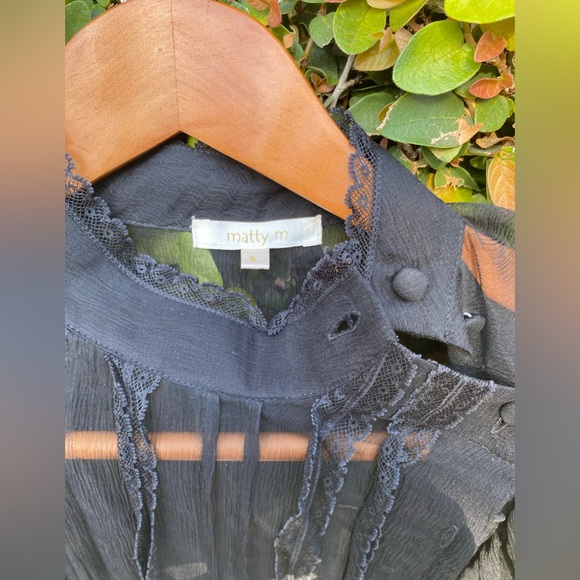 Marty M sheer tip with collar and side buttons - Picture 4 of 5